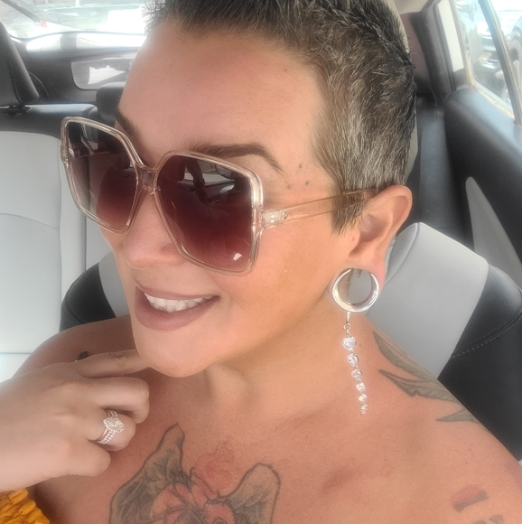 Meet your Posher, Monica - Picture 3 of 16